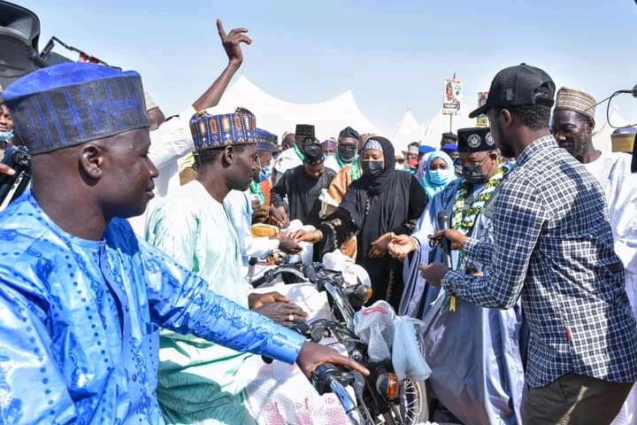 KEEP: Governor Bala distributes items worth 150 Million to Misau/Dambam youths