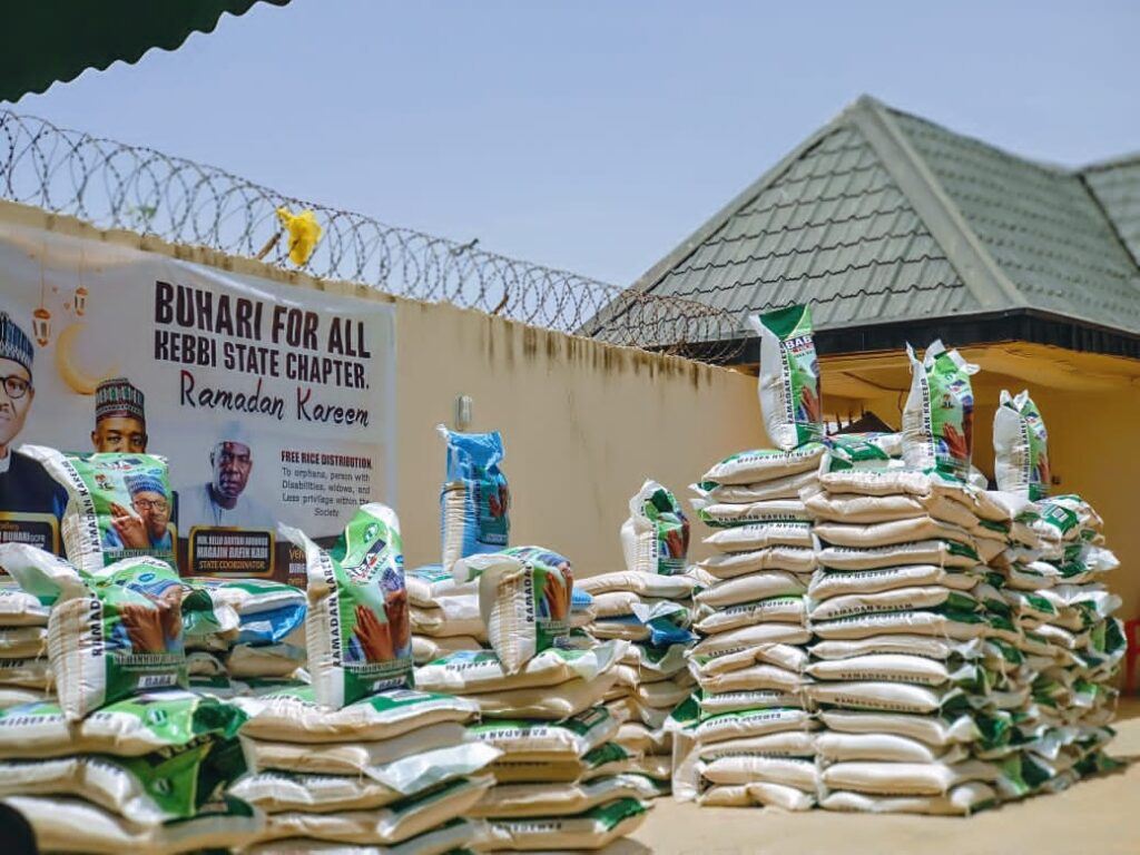 Gov Bagudu lauds a Pro-Buhari organization for free distribution of Rice to the needy